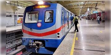 Read more about - Kolkata Metro | বৃহস্পতির সন্ধ্যায় থমকে গেলো মেট্রো! বিপাকে ব্লু লাইনের যাত্রীরা!