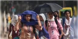 Read more about - Weather Update | তাপমাত্রার পারদ ছোঁবে ৪২ ডিগ্রি সেলসিয়াস, পাঁচ জেলায় জারি উষ্ণ-আর্দ্র গরমের হলুদ সতর্কতা!