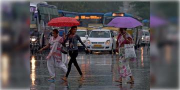 Read more about - Weather Update | ফাল্গুনী বৃষ্টিতে জেরবার রাজ্য, একনজরে দেখে নিন কলকাতাসহ বিভিন্ন জেলার আবহাওয়া আপডেট