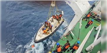 Read more about - Chinese Sailor | বঙ্গোপসাগরে ডুবে গেল পণ্যবাহী জাহাজ, ২ চিনা নাবিককে উদ্ধার করল ভারতীয় কোস্ট গার্ড!
