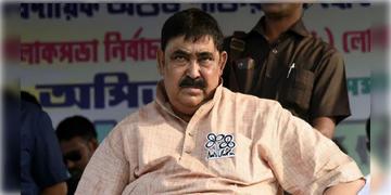 Read more about - Anubrata Mondal | বোলপুর থানার আইসিকে গালিগালাজ, অনুব্রত মণ্ডলকে ৪ ঘন্টার মধ্যে ক্ষমা চাইতে বললো তৃণমূল!