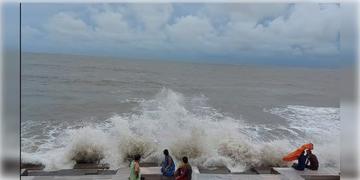 Read more about - Digha | দুর্যোগের পূর্বাভাস, দিঘায় সমুদ্রস্নানে নিষেধাজ্ঞা জারি! কতদিন পর্যন্ত?