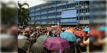 Read more about - SSC | পরীক্ষা ছাড়াই ‘যোগ্য’দের পুনর্বহালের দাবিতে অনড় চাকরিহারারা, শিক্ষাসচিবের সঙ্গে বৈঠক সেরে আর কী জানালেন আন্দোলনকারীরা?