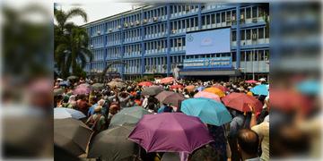 Read more about - SSC | পরীক্ষা ছাড়াই ‘যোগ্য’দের পুনর্বহালের দাবিতে অনড় চাকরিহারারা, শিক্ষাসচিবের সঙ্গে বৈঠক সেরে আর কী জানালেন আন্দোলনকারীরা?