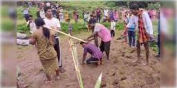 Read more about - Odisha | পিসিকে বিয়ে করেছে ভাইপো, 'শাস্তি' হিসেবে লাঙলে বেঁধে হালচাষ করানো হল যুবক যুবতীকে!