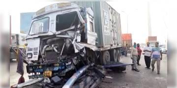 Read more about - দ্বিতীয় হুগলি সেতুতে ডিভাইডারে দুই লরির ধাক্কা, আটক ২ লরির চালক