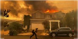 Read more about - Los Angeles । রাস্তার ধারে পুড়ছে BMW-টেসলা-মার্সিডিজ়-বিলাসবহুল বাড়ি! দাবানলে গ্রাস করেছে প্রায় ৩০০০ একর জমি