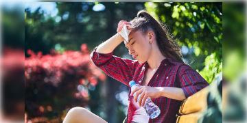 Read more about - Summer Tips |  তাপপ্রবাহের জেরে বাড়ছে হিট স্ট্রোক, সানস্ট্রোকের সম্ভাবনা! বাইরে বেরোলে কীভাবে সুস্থ্য রাখবেন নিজেকে?