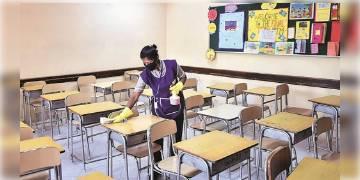 Read more about - ভয়াবহ কোভিড পরিস্থিতে মঙ্গলবার থেকে সম্পূর্ণভাবে বন্ধ রাজ্যের সমস্ত বিদ্যালয়