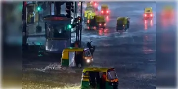 Read more about - Weather | বেঙ্গালুরুতে তুমুল বর্ষণ! প্রযুক্তিনগরীতে ভাঙলো ১৩৩ বছর পুরনো রেকর্ড!