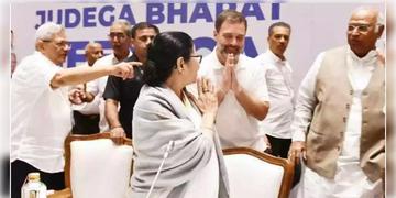 Read more about - Mamata Banerjee | জ্ঞানেশ ইস্যুতে ফের একজোট বিরোধীরা, ৪ অক্টোবর দিল্লি যেতে পারেন মমতা!