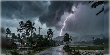 Read more about - Weather Update | সাতসকালেই ঝমঝমিয়ে বৃষ্টি, বাড়ছে দুর্যোগ, একনজরে কলকাতার আজকের আবহাওয়া আপডেট