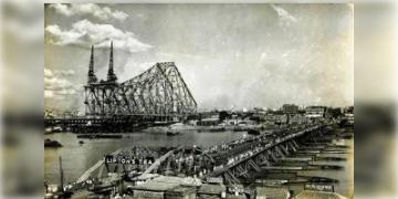Read more about - Howrah Bridge History | ৮১ বছর পেরিয়েছে 'গ্রান্ড ওল্ড লেডি অফ কলকাতা গেটওয়ে'! জানেন তিন দশকের পরিকল্পনা শেষে কীভাবে তৈরী হলো হাওড়া সেতু?