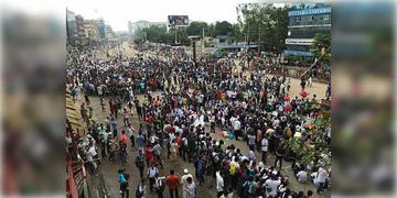 Read more about - Bangladesh । ঠিকমতো চিকিৎসা না পাওয়ার ক্ষোভে রাস্তা অবরোধ বৈষম্য বিরোধী ছাত্র আন্দোলনের নেতাদের