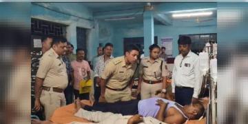 Read more about - Nadia | বাতিল কাফ সিরাপের পেটি নিয়ে BSF-পুলিশের সংঘর্ষ, নদিয়ায় আহত ২ পুলিশকর্মী, গ্রেপ্তার BSF