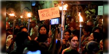Read more about - R G Kar Protest | 'রাত দখলে'র ডাক দুর্গাপুজোতেও, 'তিলোত্তমা'র বিচারের দাবিতে মহালয়ার ভোর ও অষ্টমীর রাত ‘দখল'