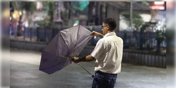 Read more about - Weather Update | অস্বস্তিকর গরম থেকে শীঘ্রই মুক্তি, ধেয়ে আসছে কালবৈশাখী! দক্ষিণবঙ্গে ভারী বৃষ্টির সম্ভাবনা!