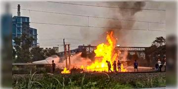 Read more about - Haldia Explosion | ২০ ঘণ্টা পর নিভল হলদিয়া পেট্রোকেমিক্যালসের আগুন, মৃত ১, গুরুতর আহত অন্তত ১২