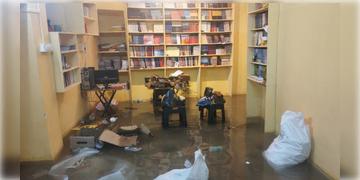 Read more about - Kolkata Flood | জলমগ্ন কলেজ স্ট্রিট থেকে বর্ণপরিচয় মার্কেট, জলে ভাসছে বই, হাহাকার প্রকাশকদের