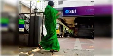 Read more about - মার্চের শেষ থেকে টানা ব্যাঙ্ক বন্ধ, ৯দিনের মধ্যে মাত্র ২দিন খোলা থাকবে রাষ্ট্রায়ত্ত-বেসরকারি ব্যাঙ্ক