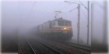 Read more about - কুয়াশাছন্ন দক্ষিণবঙ্গ, ট্রেন ও বিমান চলাচলে ঘটে বিঘ্ন।                           