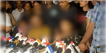 Read more about - R G Kar | ”দেহ পোড়াতে বাধ্য হই”, মেয়ের বিচারের দাবিতে প্রতিবাদে সামিল হয়ে আরজি কর থেকে একাধিক অভিযোগ তুললেন নির্যাতিতা বাবা