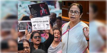 Read more about - R G Kar | ৩০ জন প্রতিনিধি ও লাইভ স্ট্রিমিংয়ের দাবি নিয়েই মুখ্যমন্ত্রীর সঙ্গে বৈঠক করতে নবান্নের পথে আন্দোলনরত জুনিয়র চিকিৎসকরা