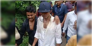 Read more about - Abhishek Banerjee | অভিষেককে লক্ষ্য করে ছোড়া হলো ডিম-জুতো! ধস্তাধস্তিতে ভাঙলো চশমা, হাসপাতালে ছুটলেন মমতা