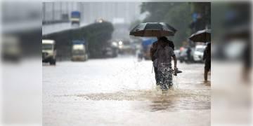 Read more about - বজ্রবিদ্যুৎ সহ বৃষ্টির সম্ভাবনা শহরে, উত্তরবঙ্গেও হতে পারে বৃষ্টিপাত জানালো আবহাওয়া দপ্তর