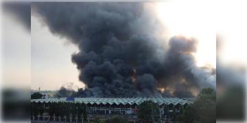 Read more about - Bangladesh | ঢাকার হজরত শাহজালাল আন্তর্জাতিক বিমানবন্দরে বিধ্বংসী অগ্নিকাণ্ড, বন্ধ উড়ান চলাচল