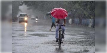 Read more about - Weather | বুধবার থেকে বঙ্গে আবহাওয়ার বদল! প্রবল বৃষ্টির কমলা সতর্কতা উত্তরে! বৃষ্টির সম্ভাবনা দক্ষিণবঙ্গেও!