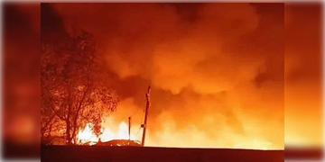 Read more about - Kankurgachi | গভীর রাতে ফের অগ্নিকান্ড শহরে! পুড়ে ছাই কাঁকুড়গাছির গোডাউন