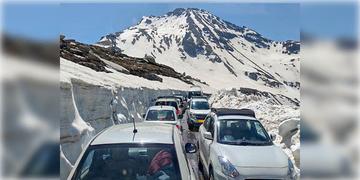 Read more about - Himachal । বড়দিনে হিমাচলে বাড়ছে পর্যটক, বাড়ছে গাড়ি দুর্ঘটনায় মৃত্যুর সংখ্যাও