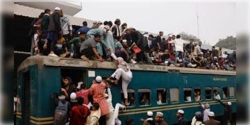 Read more about - Bangladesh Violence | ৪৮ ঘণ্টায় ৭৩ ধর্ষণ! ২ ঘন্টায় ৮৩ টি ডাকাতি! পর পর অপরাধ নৈরাজ্যের বাংলাদেশে!