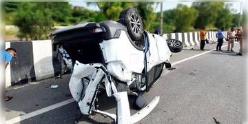 Read more about - Car Accident । গাড়ি চালাতে চালাতে ঘুম, উত্তরপ্রদেশে ট্রাকের ধাক্কায় প্রাণ হারালেন ৫ জন চিকিৎসক