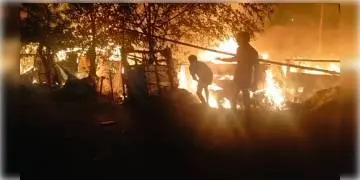 Read more about - গভীর রাতে এগরায় ভয়াবহ অগ্নিকান্ডে পুড়ে ছাই ১০ টি বাড়ি, আশ্রয়হীন ৩৫টি পরিবার !