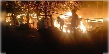 Read more about - গভীর রাতে এগরায় ভয়াবহ অগ্নিকান্ডে পুড়ে ছাই ১০ টি বাড়ি, আশ্রয়হীন ৩৫টি পরিবার !