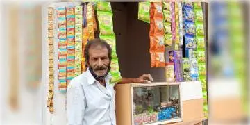 Read more about - 'খাব না আমরা চা!' গত বছরের সেই ভাইরাল চা কাকুই এবার নিজের চায়ের দোকান খুললেন