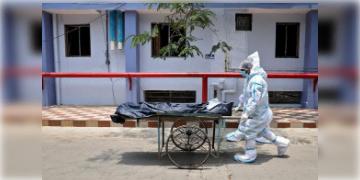 Read more about - Covid 19 | করোনা আক্রান্ত হয়ে কলকাতায় মৃত্যু মহিলার! দেশে কোভিড পজিটিভ প্রায় চার হাজার!