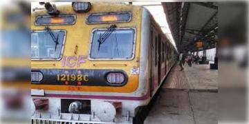 Read more about - Local Train Cancelled | সপ্তাহান্তে বনগাঁ, গেদে, শান্তিপুর শাখায় একগুচ্ছ ট্রেন বাতিলের আশঙ্কা, বিপাকে নিত্যযাত্রীরা