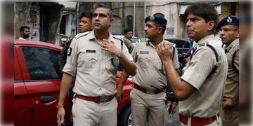 Read more about - Kolkata Police | শহরের সব ব্যাঙ্কের নিরাপত্তার দায়িত্বে এবার স্থানীয় থানা! এলাকাজুড়ে চলবে নজরদারি! জানালো কলকাতা পুলিশ