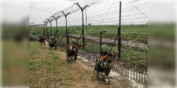 Read more about - High Alert | পাক প্রত্যাঘাতের আশঙ্কার মাঝে হাই অ্যালার্ট জারি সীমান্তে! “শুট অ্যাট সাইটে”র নির্দেশ BSFকে!
