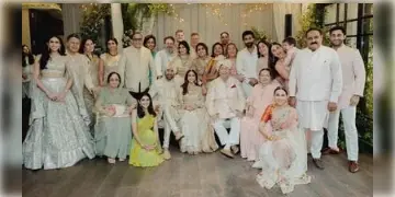 Read more about - বহুরানি’ আলিয়া যেন 'মধ্যমণি ‘,এক ফ্রেমে ধরা দিল গোটা কাপুর খানদান