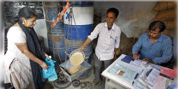 Read more about - Ration in WB | চোখের মনি স্ক্যান বাধ্যতামূলক নয়! এবার রেশন নিয়ে বড়ো সিদ্ধান্ত কেন্দ্রীয় খাদ্য সচিবের