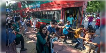 Read more about - Bangladesh Quota Protest | গত পাঁচদিনে মৃত্যু হয়েছে মোট ১৭৪ জনের! আপাতত কার্ফু প্রত্যাহারের পথে হাঁটছে না হাসিনা সরকার