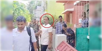 Read more about - R G Kar | ইডির হাতে আটক সন্দীপ ঘোষ ঘনিষ্ঠ, নিজেকে সন্দীপের পিএ বলে দাবি করতেন প্রসূন চট্টোপাধ্যায়