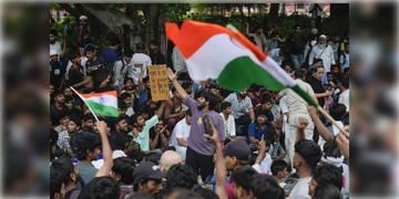 Read more about - CJP protest | সারাদেশে ছড়াচ্ছে ‘ককরোচ’দের বিক্ষোভের আঁচ, প্রত্যেকটি রাজ্যের আইনশৃঙ্খলাতে নজর কেন্দ্রের