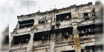 Read more about - New Market Hotel Fire | অগ্নিকাণ্ডের জের, শহরের ৯টি গেস্ট হাউস ও চারটি রেস্তরাঁ কাম পানশালাকে শোকজ নোটিস ধরালো দমকল বিভাগ!