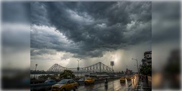 Read more about - Weather Update | নিম্নচাপের ফাঁড়া কাটলেও বৃষ্টি থেকে মুক্তি মিলছে না এখনই, একনজরে কলকাতার আজকের আবহাওয়া আপডেট