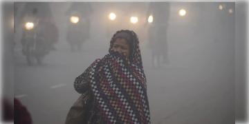 Read more about - Weather | দিল্লিতে কুয়াশার জেরে দৃশ্যমানতা শূন্য! আগামী দিনে আরও শীত পড়বে রাজধানীতে! তবে এবছরে আর তাপমাত্রা কমবে না বঙ্গে!